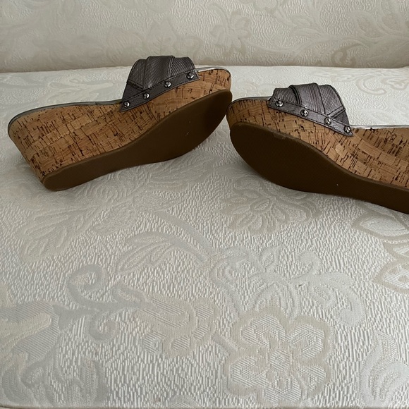 Guess Silver edgy wedge mules with silver metal grommets and buckle. NWOT - Picture 5 of 8